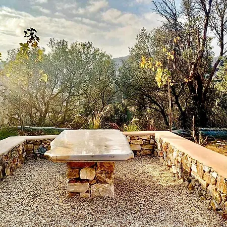 Pezoules House * Λεύκες